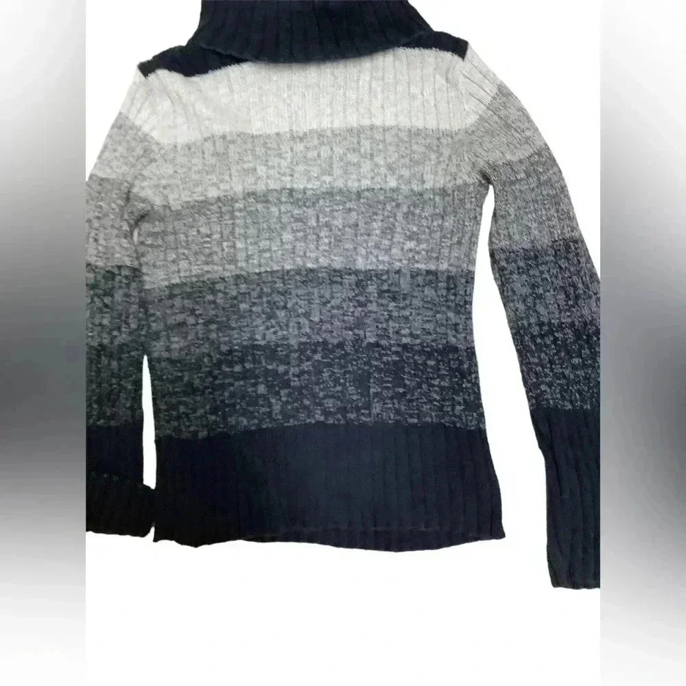 Eddie Bauer turtleneck sweater - Picture 2 of 4